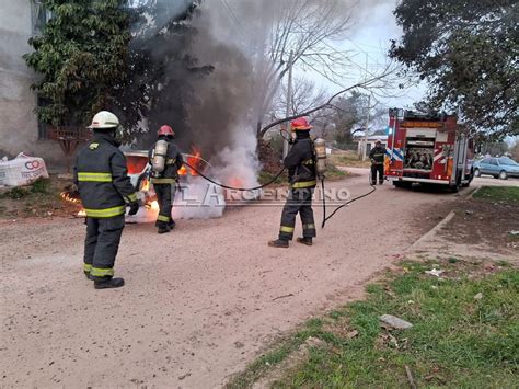 Un auto fue consumido por las llamas en el inicio de la mañana Diario