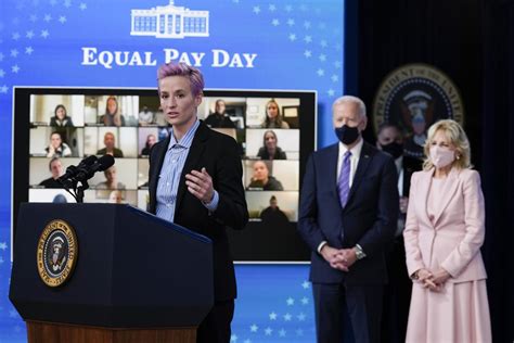 Megan Rapinoe Brings Equal Pay Push To W House Congress Kwiknews