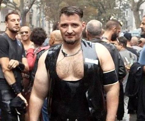 Этот мужчина больше не может заниматься сексом и вот почему