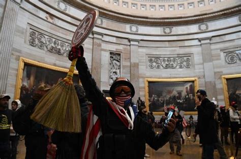 Invasion Du Capitole Par Des Pro Trump Photos Du Chaos Le Parisien