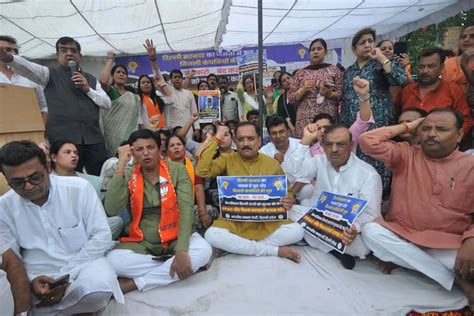 Delhi Bjp Stages Strong Protest Across Citys Districts Over Spiked