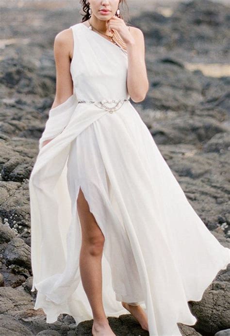 20 Simple Minimalist Wedding Dresses Southbound Bride