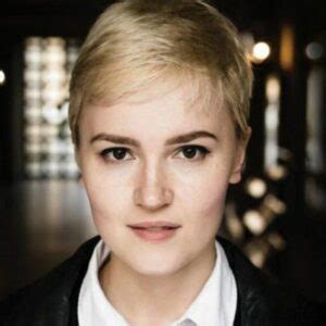 Veronica Roth Wiki Age Bio Height Husband Career And Salary