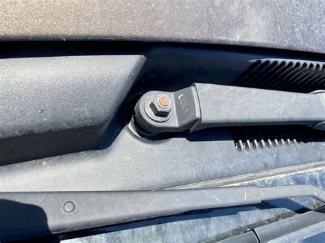 Заглушка для дворников. — KIA Sportage (2G), 2 л, 2007 года | запчасти ...