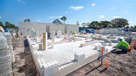 This Lego-like Florida apartment complex was built by 11 people