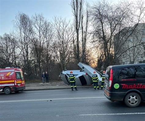 Dezastru Provocat De Un Ofer Drogat Pe O Strad Din Bucure Ti Foto