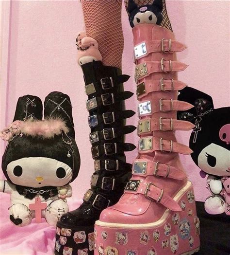 Goth Animegirl Black Pink Japanese In 2020 Hello Kitty Clothes