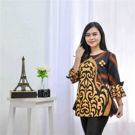 Model Baju Batik Atasan Wanita Kantor Yang Elegan