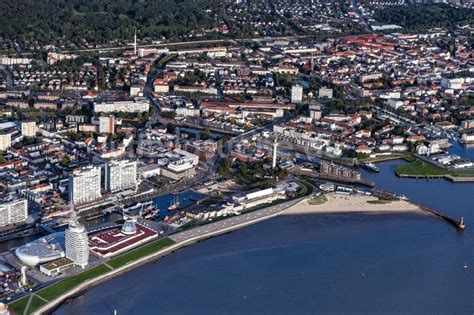 Luftbild Bremerhaven Stadtansicht Am Ufer Des Flu Verlaufes Der Weser