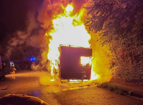 Mendener Feuerwehr Wohnmobil Brennt Komplett Aus Menden Sauerland