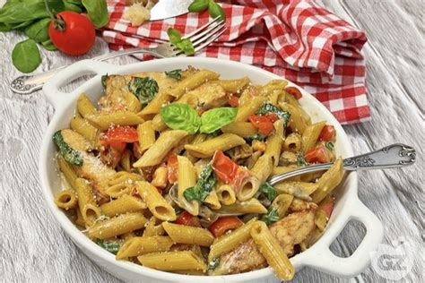 Tuscan Chicken Pasta Italian Recipes By Giallozafferano