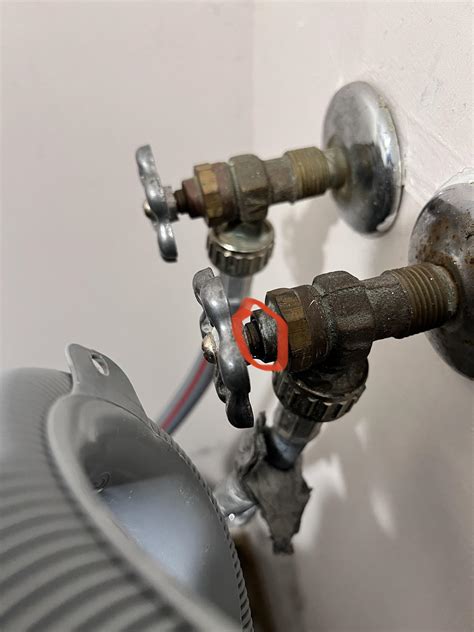 Help with washing machine faucet(water leak) : r/howto