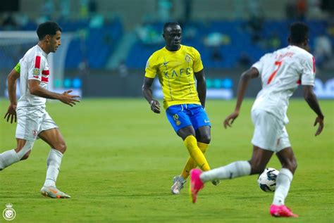 ساديو ماني يؤدي مناسك العمرة بعد الصعود مع النصر فيديو الرجل