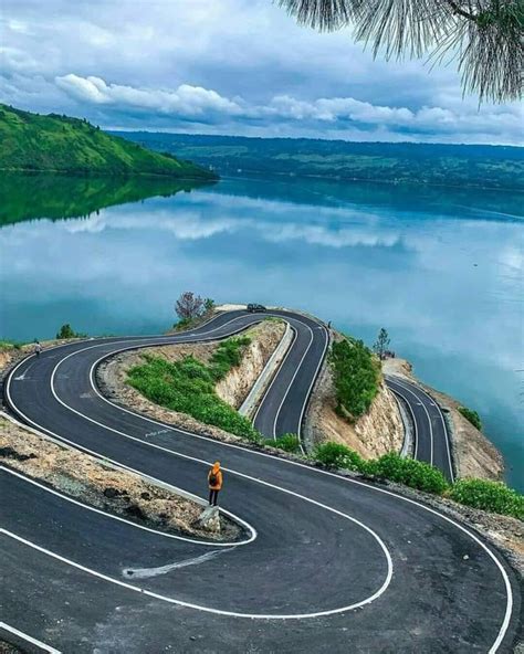 Penjelasan Ilmiah Kenapa Jalan Dibuat Berkelok Kelok Kumparan