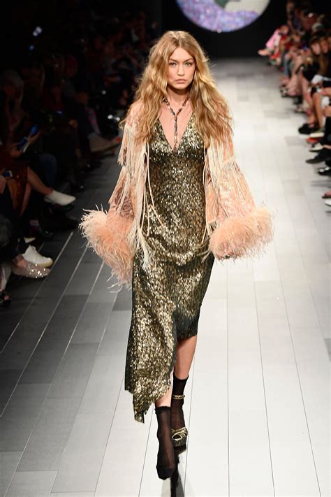 Gigi Hadid suffers major wardrobe malfunction on NYFW runway - Her.ie