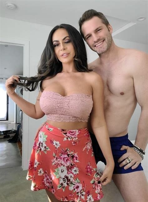 All Sex K2S FJ Kiki Klout Kiki Klout Big Boobs Neighbor Welcomes Me Home 10 29 22 Phun
