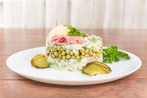 Cómo hacer ensaladilla rusa ingredientes y paso a paso de una receta