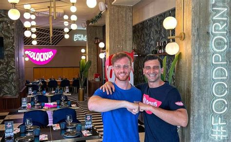 Il Fenomeno Golocious Sbarca A Caserta Con I Suoi Burger Porn Caserta Notizie