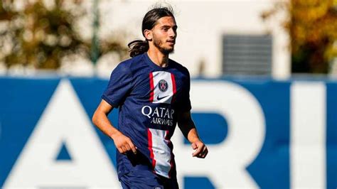 Officiel une jeune pépite signe son premier contrat pro au PSG