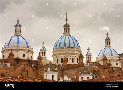 Las Cúpulas De Azulejos Azules De La Catedral De La Inmaculada