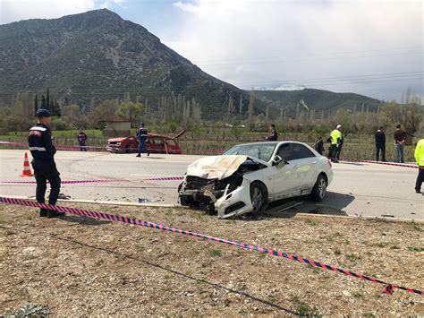 Burdur da trafik kazası 1 ölü 2 yaralı TGRT Haber