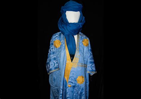 Tuareg clothing gandora with tuareg scarf , berber Djellaba sahraoui ...