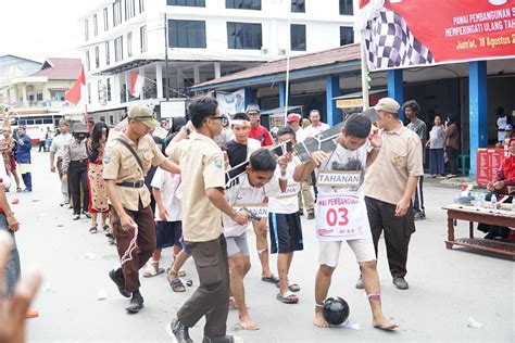 Semarakkan Hut Ri Ke Bupati Sambas Satono Lepas Pawai Pembangunan