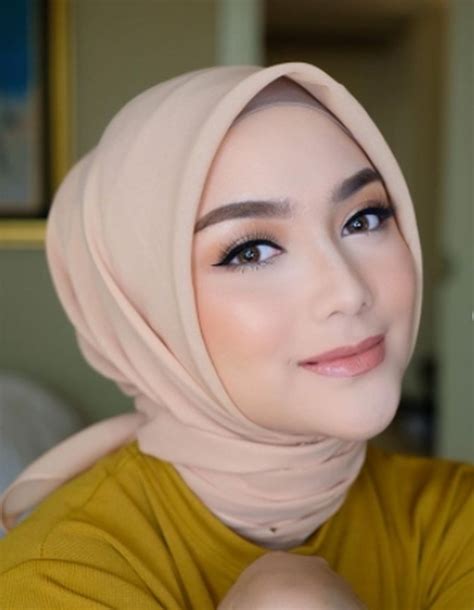 8 Tips Memilih Model Hijab Sesuai Bentuk Wajah Tampil Menawan Di Bulan