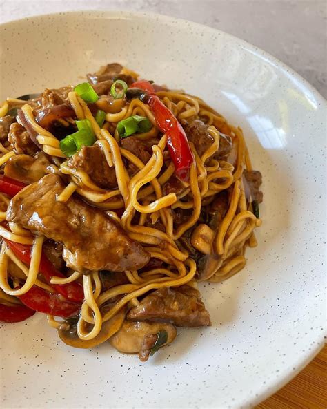 Jill Bakes Hoisin Beef Noodles