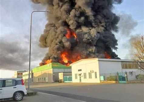 Incendio Divampa In Un Azienda Chimica Di Novara LegnanoNews