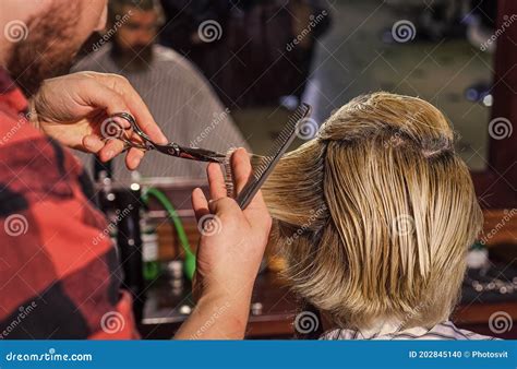 Concevoir La D Cote Outils De Coiffeur Dans Le Salon De Coiffure