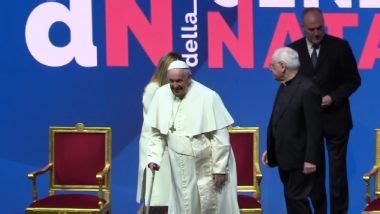 Papa Francesco E Giorgia Meloni Abbracciati Dai Bambini Agli Stati