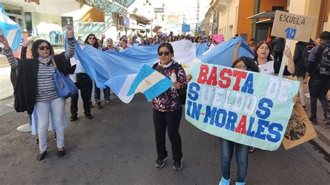 Con la marcha de antorchas docentes cerrarán una semana de reclamos en