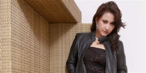 BUKU HARIAN ONLINE FOTO HOT Rinada Dengan Yuri Astrada PNS BANDUNG BUGIL