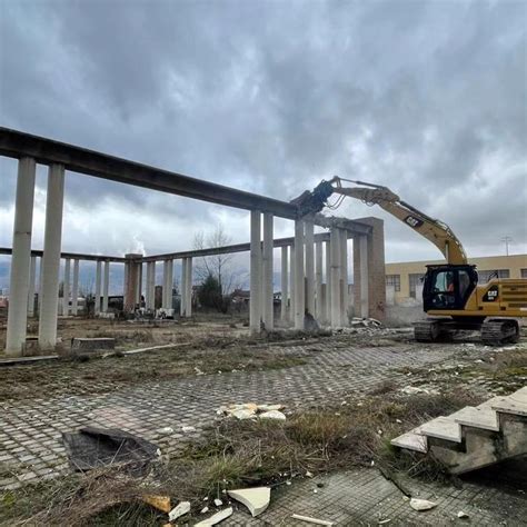 A Paganica Al Via La Demolizione Del Teatro Tenda Sar Costruita Una