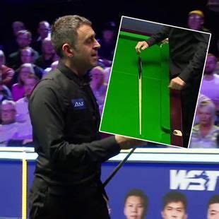 Ronnie O Sullivan Disgusted As He Drops Cue On Table In Frustration