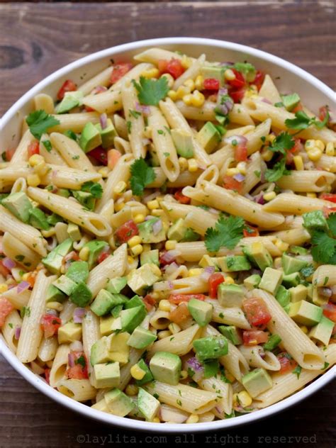 Salada de macarrão milho tomate e abacate Receitas da Laylita