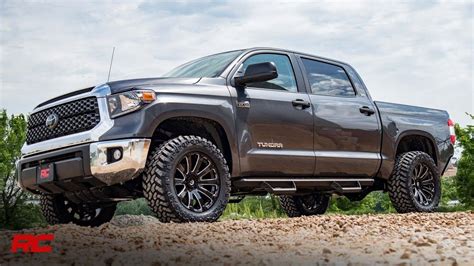 Toyota Tundra With Leveling Kit