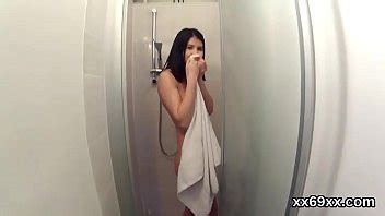 Compañero ayuda con el chequeo del himen y la perforación de una chica virgen XVIDEOS