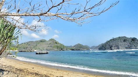 Pantai Teluk Asmara Malang Rute Lokasi Harga Tiket Dan Daya Tarik