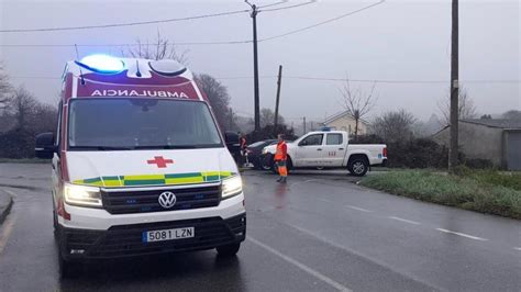 Herido leve el conductor de un turismo tras un accidente con un camión