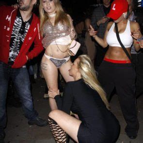 Carmel Anderson Flashes Naked Boobs Ass Porn Actress Is Begging For Attention Scandal Planet