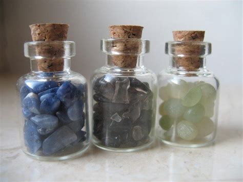 Подвеска «Бутылочка с натуральными камнями» | Decorative jars, Jar ...