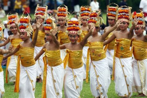 Tari Rejang Tarian Tradisional Bali Macam Macam Tarian Di Indonesia