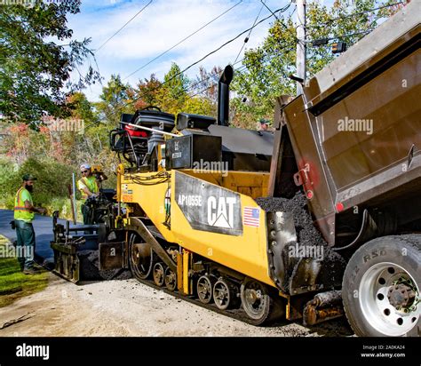 Asphalt Paving Truck Hi Res Stock Photography And Images Alamy