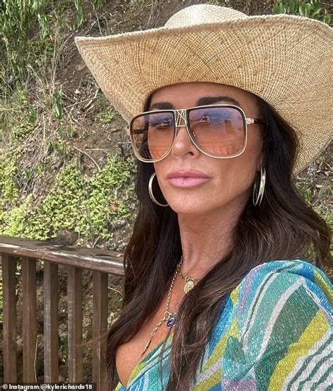 Kyle Richards Flashes Her Bikini Body After She Is Asked About Mauricio S Lover Nikita