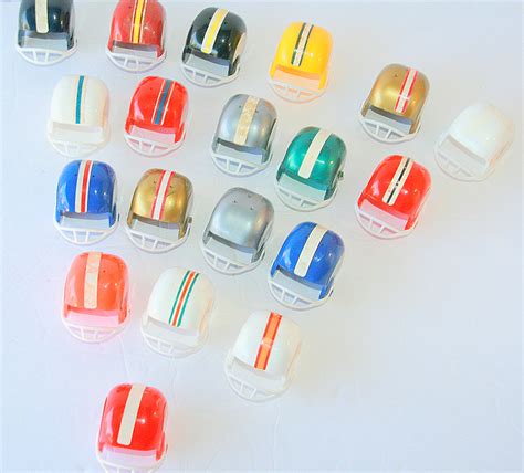 Vintage Collectible NFL Mini Helmets of Various Teams 19 pcs Set ...