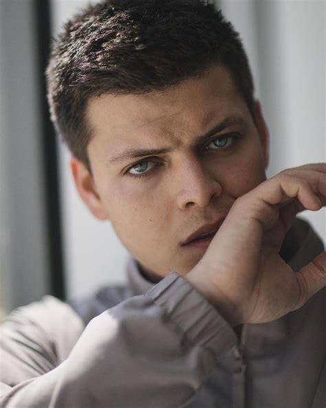 Alex Høgh Andersen Amor de mi vida Actores Vikingos