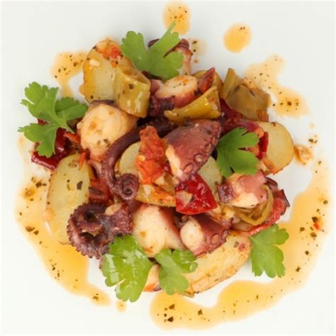 Pulpo Met Tomaat Aardappel En Pikante Olie Bresc Bv