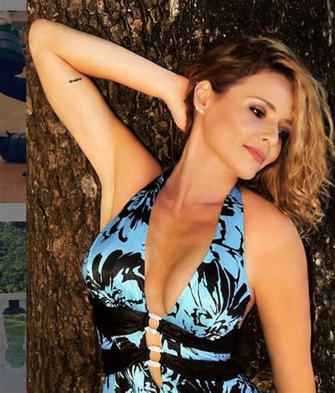 Rita Guedes posta foto de biquíni no dia em que completa 47 anos e